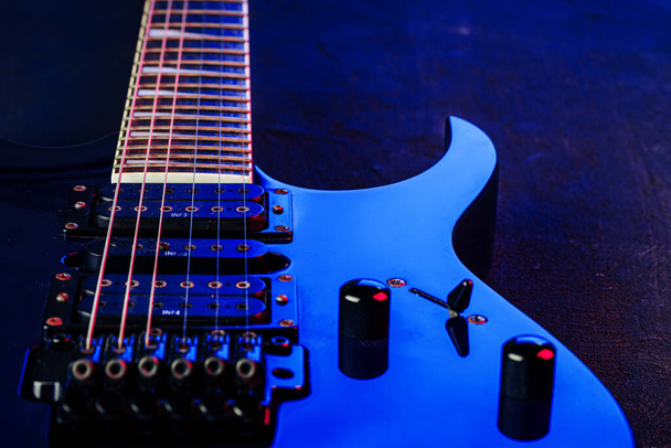 Electric guitar body in the dark close up - Foto, Bild