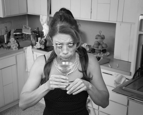 kadın içme martini ağlayan - Fotoğraf, Görsel