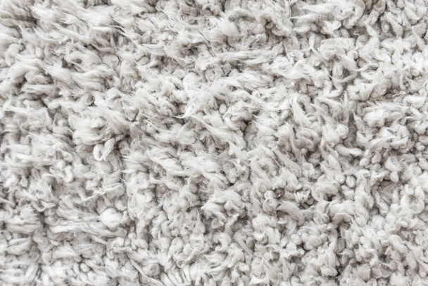 Fondo de textura de lana blanca, lana de oveja natural ligera, textura de piel esponjosa blanca, alfombra de lana de fragmento, alfombra gris, alfombra blanca - Foto, Imagen