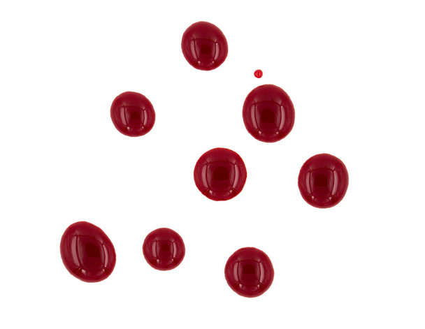 Bluttropfen isoliert auf weißem Hintergrund. Rote Farbtropfen - Foto, Bild