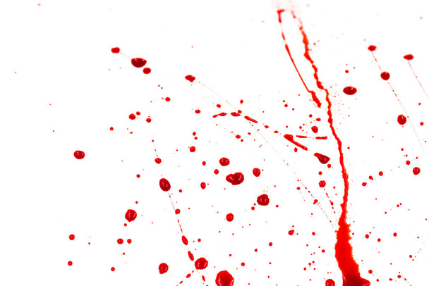 Krvavé cákance a kapky na bílém pozadí. Kapající a následující červená krev (barva) - Fotografie, Obrázek