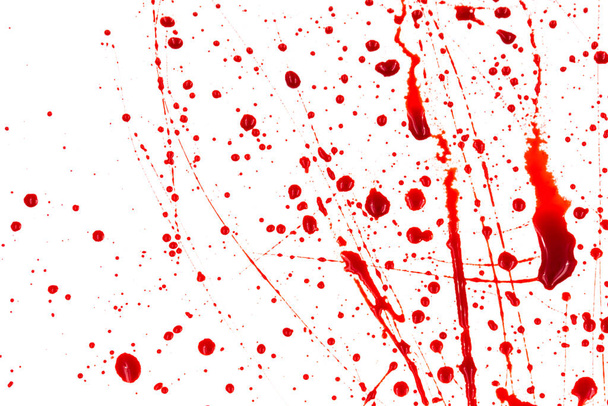 Salpicaduras sangrientas y gotas sobre un fondo blanco. Goteo y siguiente sangre roja (pintura) - Foto, Imagen