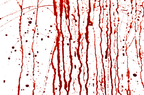 Krew kapie na białym tle. Płynące czerwone plamy krwi, krople i szlak - Zdjęcie, obraz