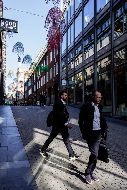 Stockholm, Sweden Pedestrians walking on Jakobsbergsgatan. - Fotografie, Obrázek