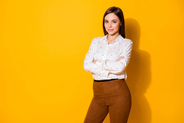 Portrait of her she nice-looking attractive lovely successful cheerful cheery minded straight-haired girl lady businesslady folded arms isolated bright vivid shine vibrant yellow color background - Foto, afbeelding