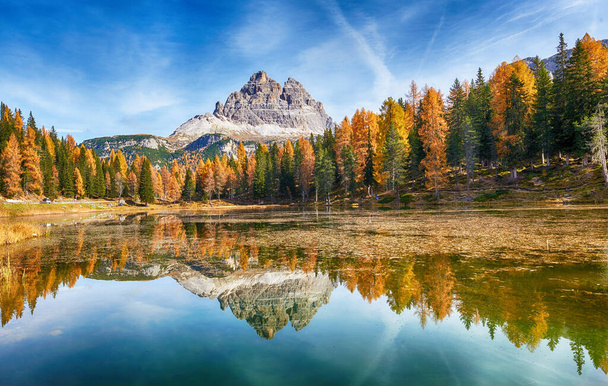 Herfst in Italiaanse dolomieten - lago antorno - Foto, afbeelding