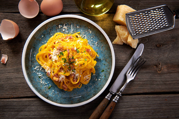 Delicious carbonara pasta close up - Фото, изображение
