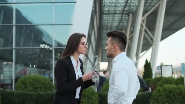 Young Business People On The Street. Discussing Business Agreement. - Filmati, video