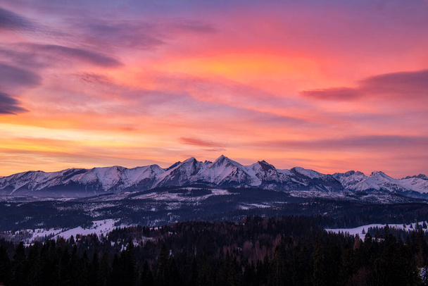 Beautiful landscape of mountains during winter - Polish Tatras mountains - Foto, immagini