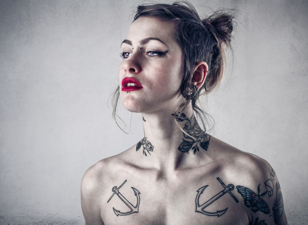 Beautiful alternative woman with tatoos - Foto, Imagem
