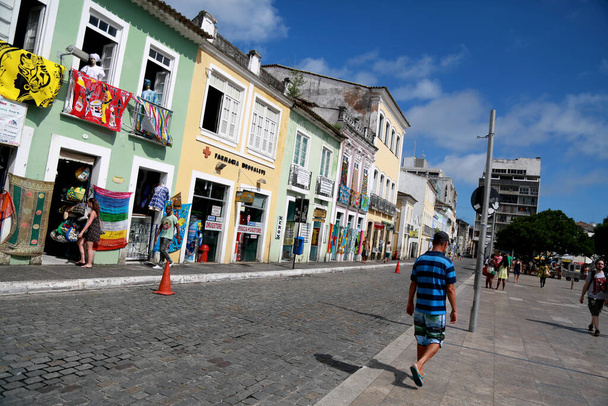 salvador, bahia / brésil - 23 mai 2015 : façade de vieilles maisons de Praca da Se dans le centre historique de la ville de Salvador.  - Photo, image