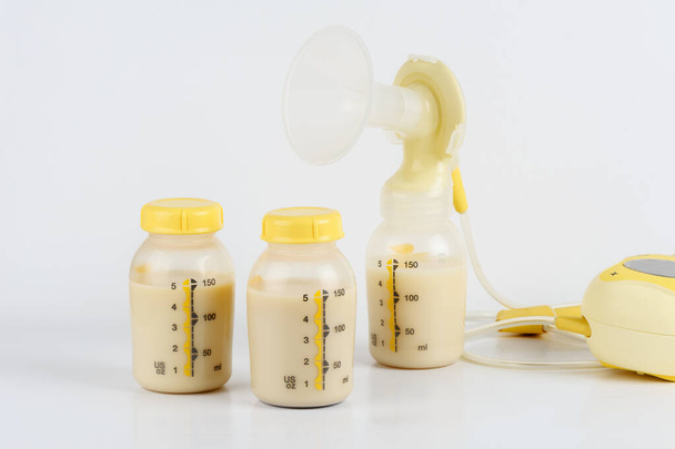 bouteille de lait maternel, concept de stockage et de manipulation du lait maternel - Photo, image