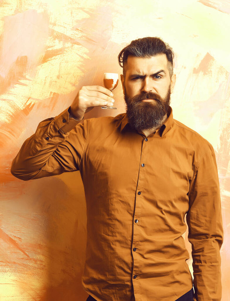 Brutal caucasian hipster holding alcoholic shot - Valokuva, kuva