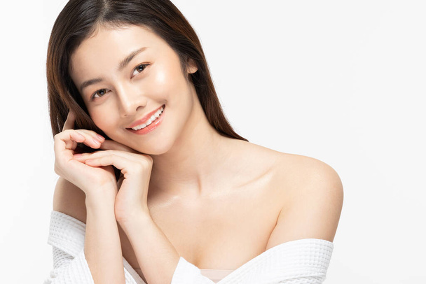 Belleza mujeres asiáticas retrato cara con cuidado de la piel saludable y la piel. - Foto, imagen