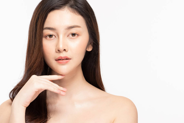Beauté asiatique femmes toucher doux chinskin close up visage beauté . - Photo, image