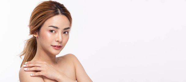 Beauté asiatique femmes portrait visage avec soin de la peau saine et la peau. - Photo, image