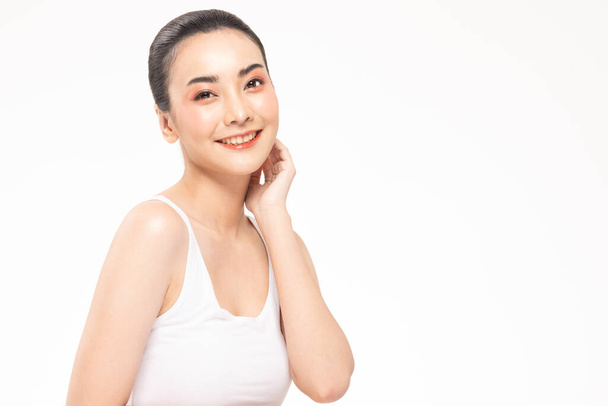 Belleza mujeres asiáticas retrato cara con cuidado de la piel saludable y la piel. - Foto, imagen