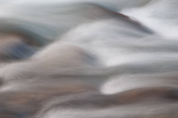Річка Ара у Піренеях Уеска.. - Фото, зображення