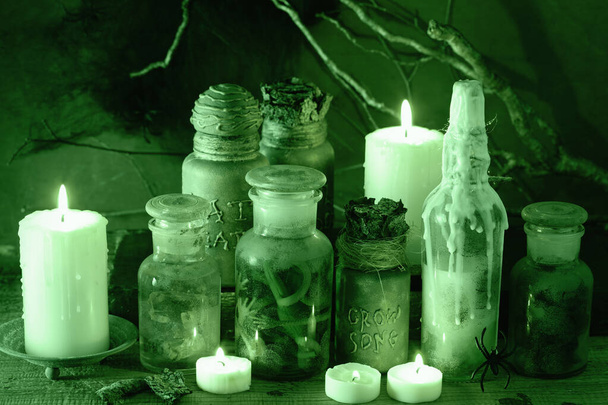 Ведьма аптекарь банки волшебные зелья Хэллоуин украшения - Фото, изображение