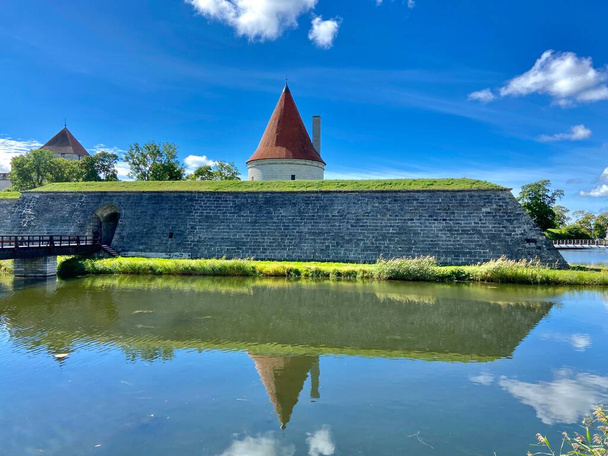 Kuressaare cidade Saaremaa ilha Estónia antigo castelo medieval fotos - Foto, Imagem