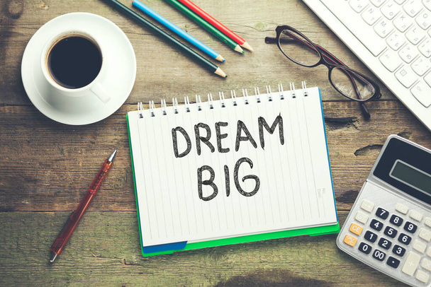 dream big text on notepad with working table - Fotografie, Obrázek