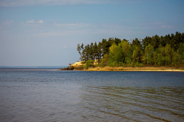 Wczesna wiosna krajobraz na morzu Kijów - Zdjęcie, obraz