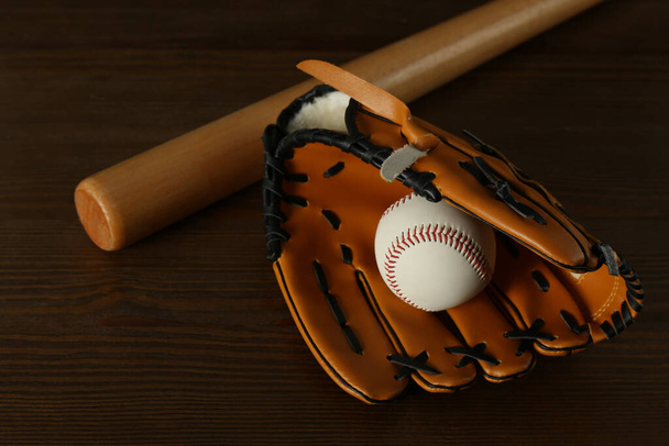 Leather baseball ball, bat and glove on wooden table - Φωτογραφία, εικόνα