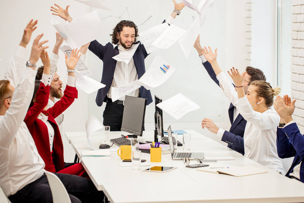 happy business people in office - Foto, Imagen