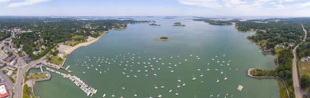 Hingham Harbor panorama aerial view in Hingham near Boston, Massachusetts MA, Verenigde Staten. - Foto, afbeelding