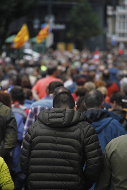 Демонстрация с требованием независимости Страны Басков и Каталонии - Фото, изображение