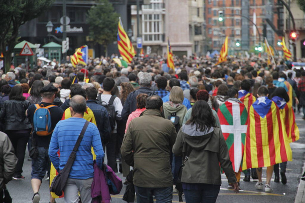 Manifestación pidiendo la independencia del País Vasco y Cataluña - Foto, Imagen