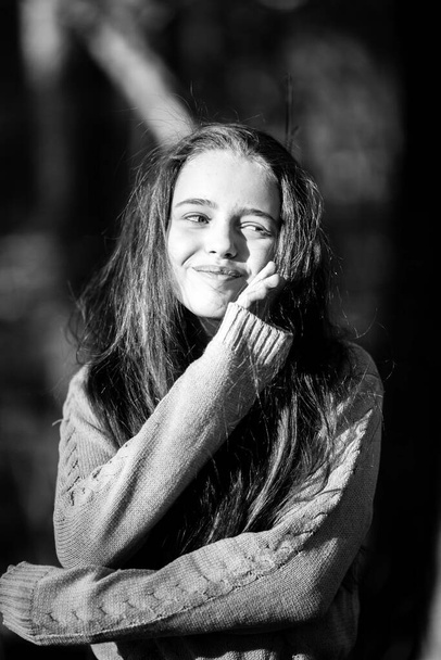 Close-up portrait of a girl with long hair in the park. Black and white photo. - Foto, Imagen