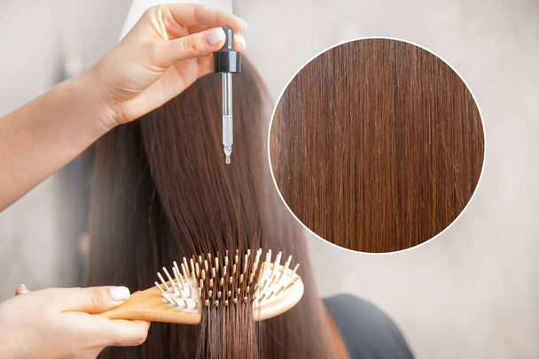 Procédure de coiffeur maître traitement des cheveux à l'huile pour femme. Concept spa salon - Photo, image