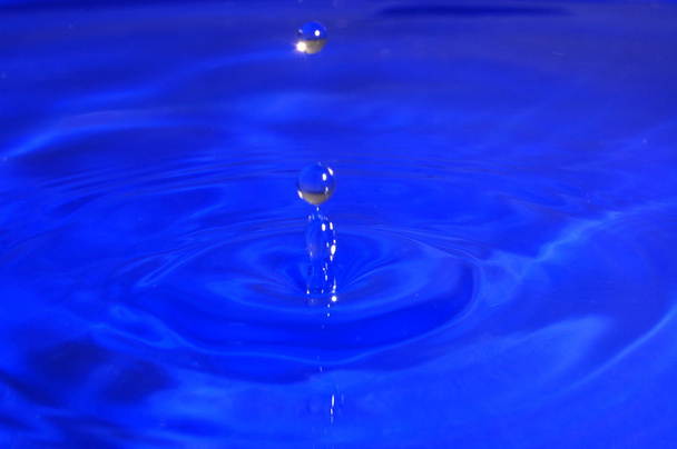 stříkající vodě pitné vody - Fotografie, Obrázek