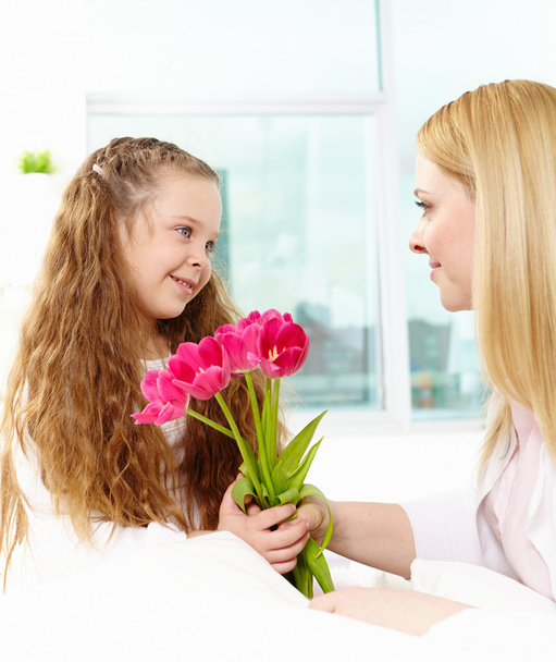 tulpen geven moeder - Foto, afbeelding