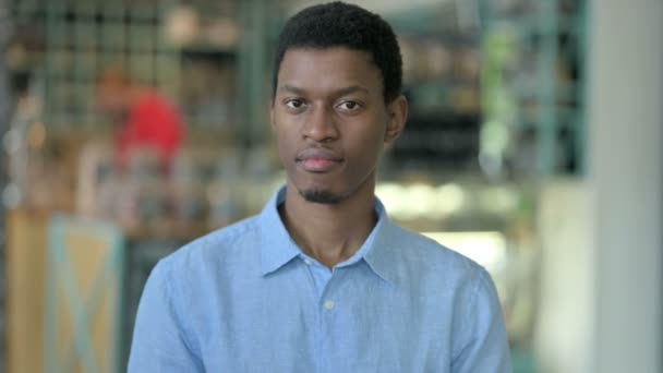 Retrato de un joven africano diciendo No por Head Shake  - Imágenes, Vídeo