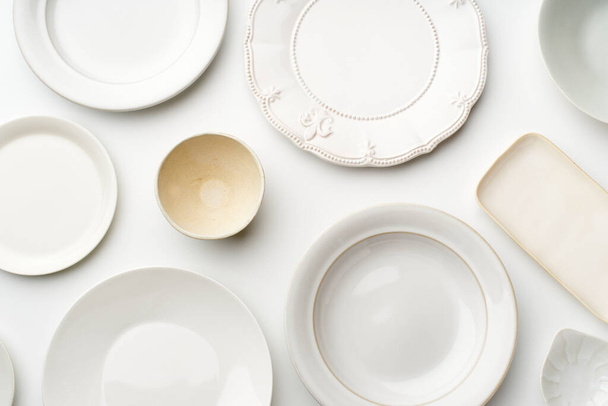 Flat lay with set of white ceramic plates, Kitchen tableware concept, top view - Foto, Imagem