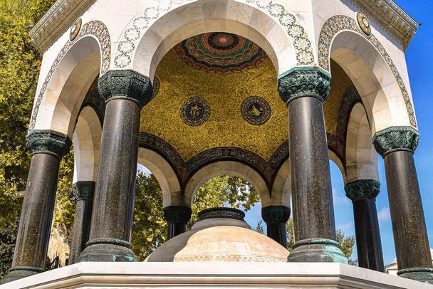 Duitse fontein is een geschenk Wilhelm II op Sultanahmet Square, Istanbul, Turkije - Foto, afbeelding
