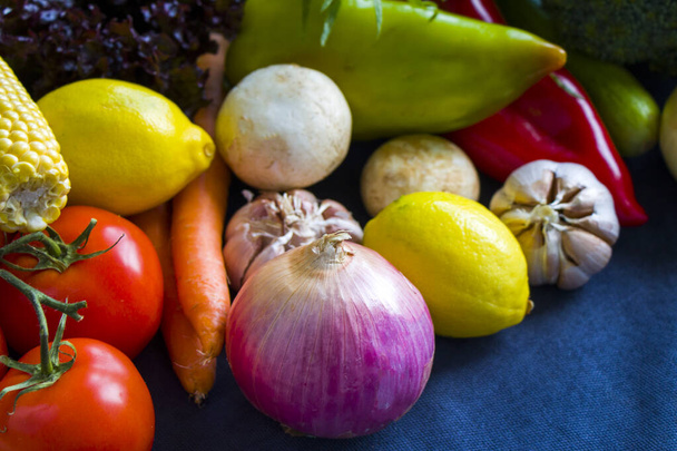 Raw organic vegetables close-up, mixed vegetables - Foto, Bild