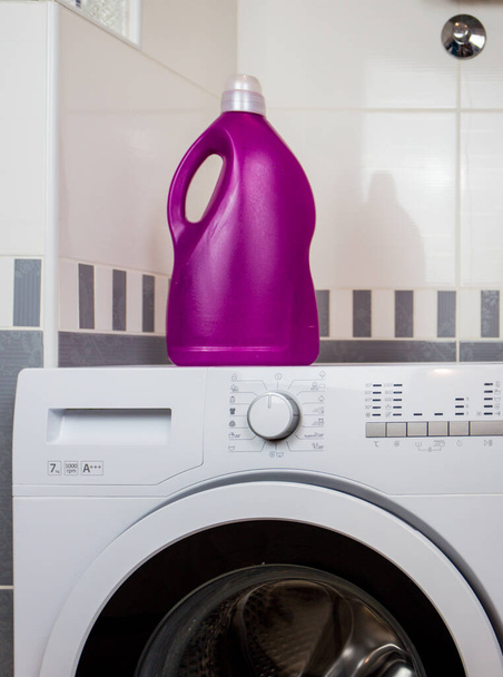 detergent, zmiękczacz tkanin, miejsce na reklamę lub tekst, czystość i przyjemny zapach - Zdjęcie, obraz