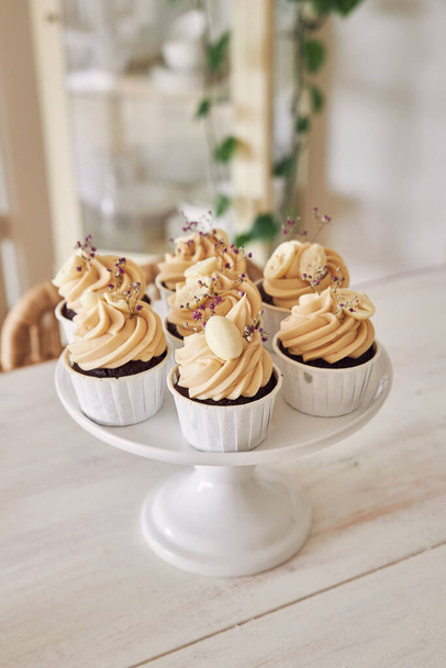 A selective focus shot of delicious chocolate cupcakes with white cream topping - Fotografie, Obrázek