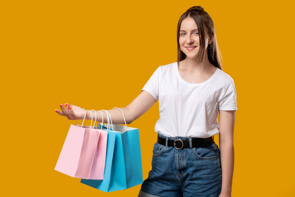 Shopaholic lifestyle online shopping happy woman - Foto, imagen
