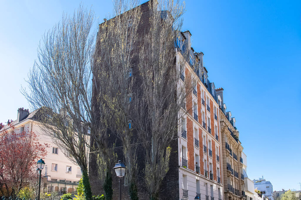 Paříž, typické fasády, krásné budovy na Montmartru - Fotografie, Obrázek