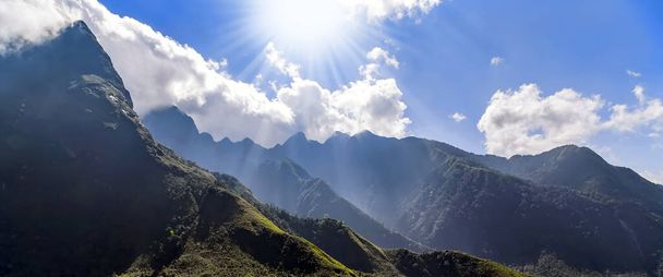 Гора Фансіпан розташована на південному заході від Сапа В'єтнам. - Фото, зображення