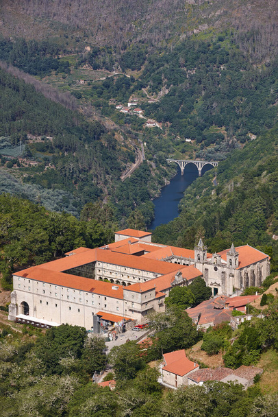 Ribeira sacra. klášter Santo Estevo, řeka Sil. Naše, Galicie. Španělsko - Fotografie, Obrázek