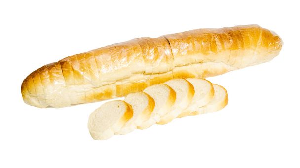 Domácí bílý chleba. Chléb izolovaný na bílém. - Fotografie, Obrázek