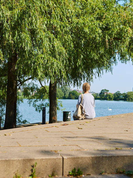 Woman sitting at the lake - Fotografie, Obrázek