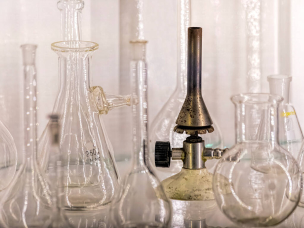 Old chemical equipment illustrating chemical and medical reseach - Fotoğraf, Görsel