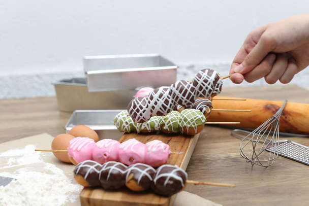 fácil rosquilla ideas pastel satay. pastel en una panadería palo - Foto, Imagen