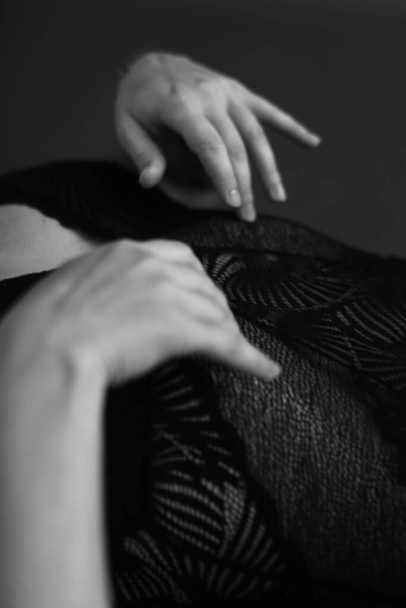Details of body of beautiful girl, fashion and art, authentic black and white photo shoot - Foto, Imagen